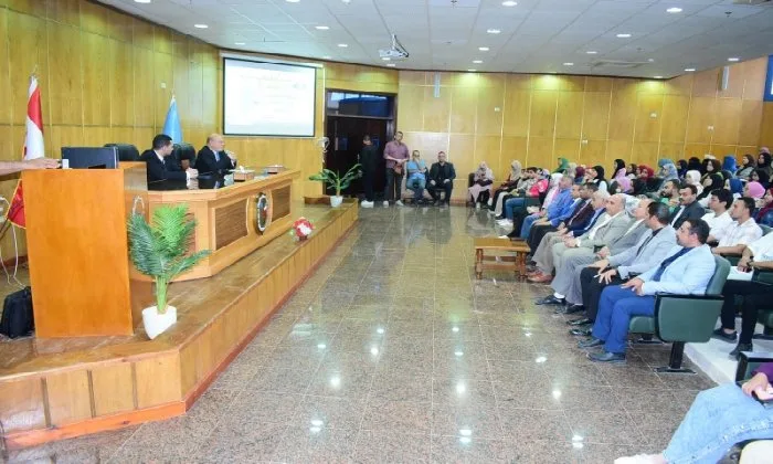 رئيس جامعة سوهاج يشهد ندوة الذكاء الاصطناعي وانترنت الأشياء والمخاطر
