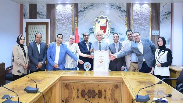 رئيس جامعة سوهاج يقود إنجازًا طبيًا تاريخيًا بحصد درع المستشفيات