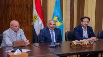 رئيس جامعة طنطا يُقيم حفلاً لتكريم المتدربات في الدورة المجانية لتعلم الحياكة والتطريز