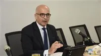 رئيس جامعة عين شمس يتابع انتظام الامتحانات.
