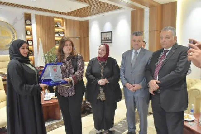 رئيس جامعة مدينة السادات تستضيف المستشار الثقافي لسفارة البحرين لاستكشاف فرص التعاون الأكاديمي. رئيس جامعة مدينة السادات تستضيف المستشار الثقافي لسفارة البحرين لاستكشاف فرص التعاون الأكاديمي.