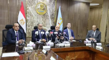 رئيس حماية المستهلك ومحافظ كفر الشيخ يعقدان لقاءً مع الغرفة التجارية بالمحافظة