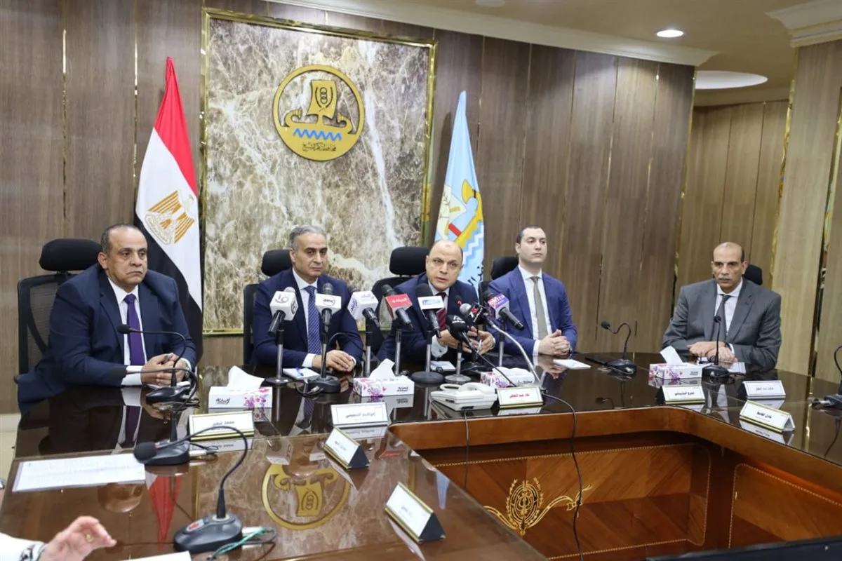 رئيس حماية المستهلك ومحافظ كفر الشيخ يعقدان لقاءً مع الغرفة التجارية بالمحافظة