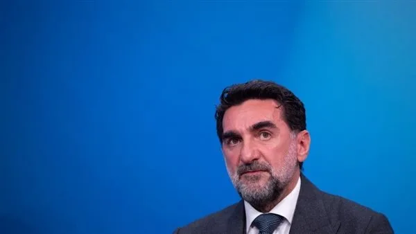 رئيس صندوق الاستثمارات السعودي يستبعد إعادة الاستثمار في البنوك السويسرية مرة أخرى. رئيس صندوق الاستثمارات السعودي يستبعد إعادة الاستثمار في البنوك السويسرية مرة أخرى.