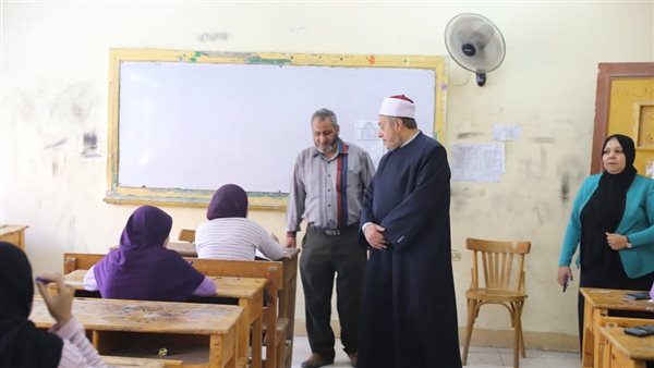 رئيس قطاع المعاهد الأزهرية يتفقد امتحانات النقل بمعهد فتيات مجمع مدينة نصر