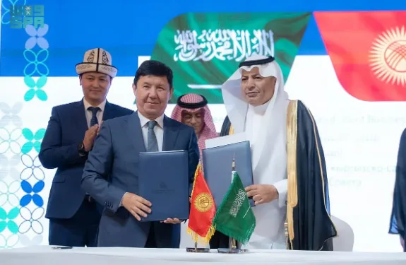 رئيس قيرغيزستان يلتقي وفد اتحاد الغرف السعودية في ختام زيارته لبشكيك رئيس قيرغيزستان يلتقي وفد اتحاد الغرف السعودية في ختام زيارته لبشكيك