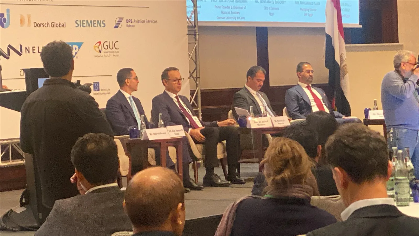 رئيس مجلس أمناء الجامعة الألمانية: مصر تمتلك القدرة على تحقيق الإنتاج بأعلى معايير الجودة رئيس مجلس أمناء الجامعة الألمانية: مصر تمتلك القدرة على تحقيق الإنتاج بأعلى معايير الجودة