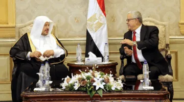 رئيس مجلس الشورى يصل إلى القاهرة لتوقيع اتفاقية تعاون برلماني مع رئيس المجلس المصري