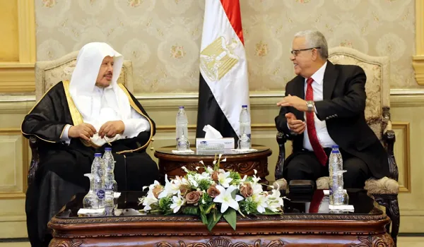 رئيس مجلس الشورى يصل إلى القاهرة لتوقيع اتفاقية تعاون برلماني مع رئيس المجلس المصري رئيس مجلس الشورى يصل إلى القاهرة لتوقيع اتفاقية تعاون برلماني مع رئيس المجلس المصري