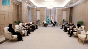رئيس مجلس الشورى يلتقي برئيس الوزراء المصري في القاهرة لمناقشة تعزيز التعاون المشترك.