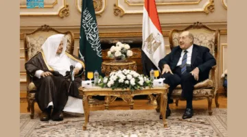 رئيس مجلس الشورى يلتقي مع نظيره المصري في القاهرة لمناقشة تعزيز التعاون البرلماني