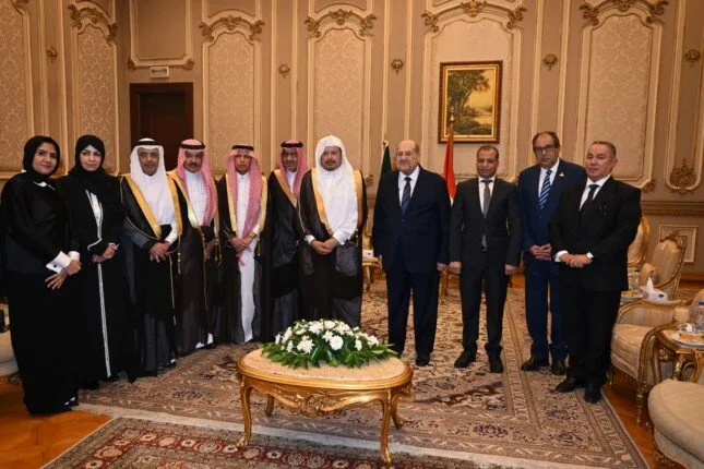 رئيس مجلس الشيوخ يستقبل نظيره السعودي والوفد المرافق له رئيس مجلس الشيوخ يستقبل نظيره السعودي والوفد المرافق له