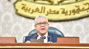 رئيس مجلس النواب يبدأ الجلسة العامة لمناقشة التعديلات على قانون مزاولة مهنة الصيدلة.
