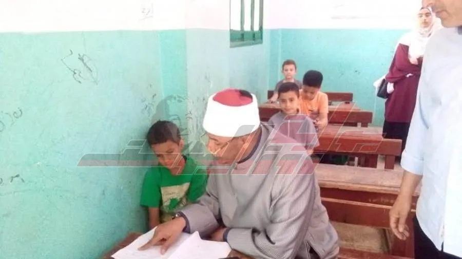 رئيس منطقة كفر الشيخ الأزهرية يتفقد سير امتحانات النقل الابتدائي والإعدادي