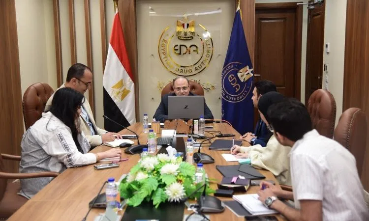 رئيس هيئة الدواء يعقد اجتماعا افتراضيا مع نظيره الزامبي لبحث التعاون