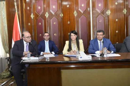 رئيس هيئة الرقابة المالية يبحث مشروع قانون الشركات الحكومية في مجلس النواب رئيس هيئة الرقابة المالية يبحث مشروع قانون الشركات الحكومية في مجلس النواب