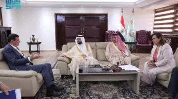 رئيس هيئة الغذاء والدواء يناقش سبل التعاون مع الجهات الرقابية المصرية في القاهرة