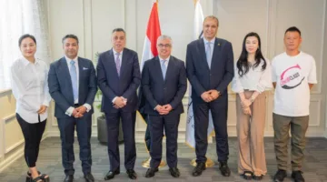 رئيس هيئة قناة السويس الاقتصادية يشارك في توقيع عقد مشروع جديد مع شركة “شاوشين بيكي” الصينية