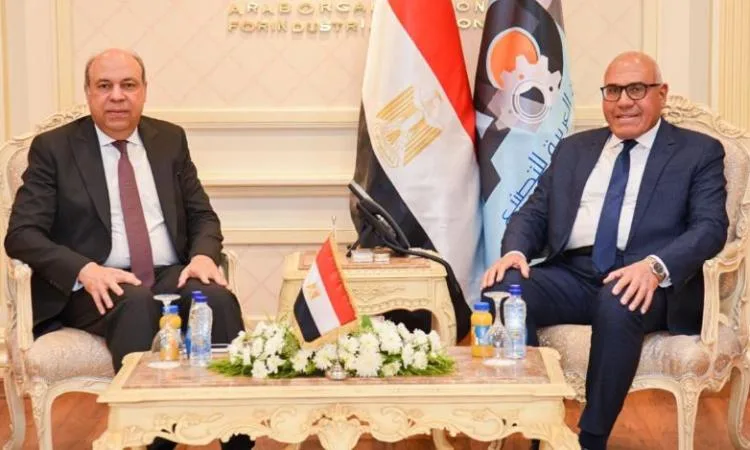 رئيس"العربية للتصنيع" ووزير الطيران المدني يشهدان توقيع بروتوكول تعاون
