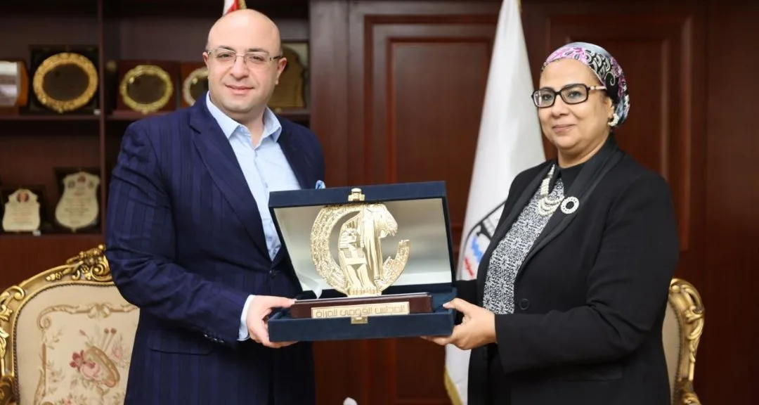 رئيسة المجلس القومي للمرأة تجتمع مع الدكتور محمد غنيم محافظ بني سويف رئيسة المجلس القومي للمرأة تجتمع مع الدكتور محمد غنيم محافظ بني سويف