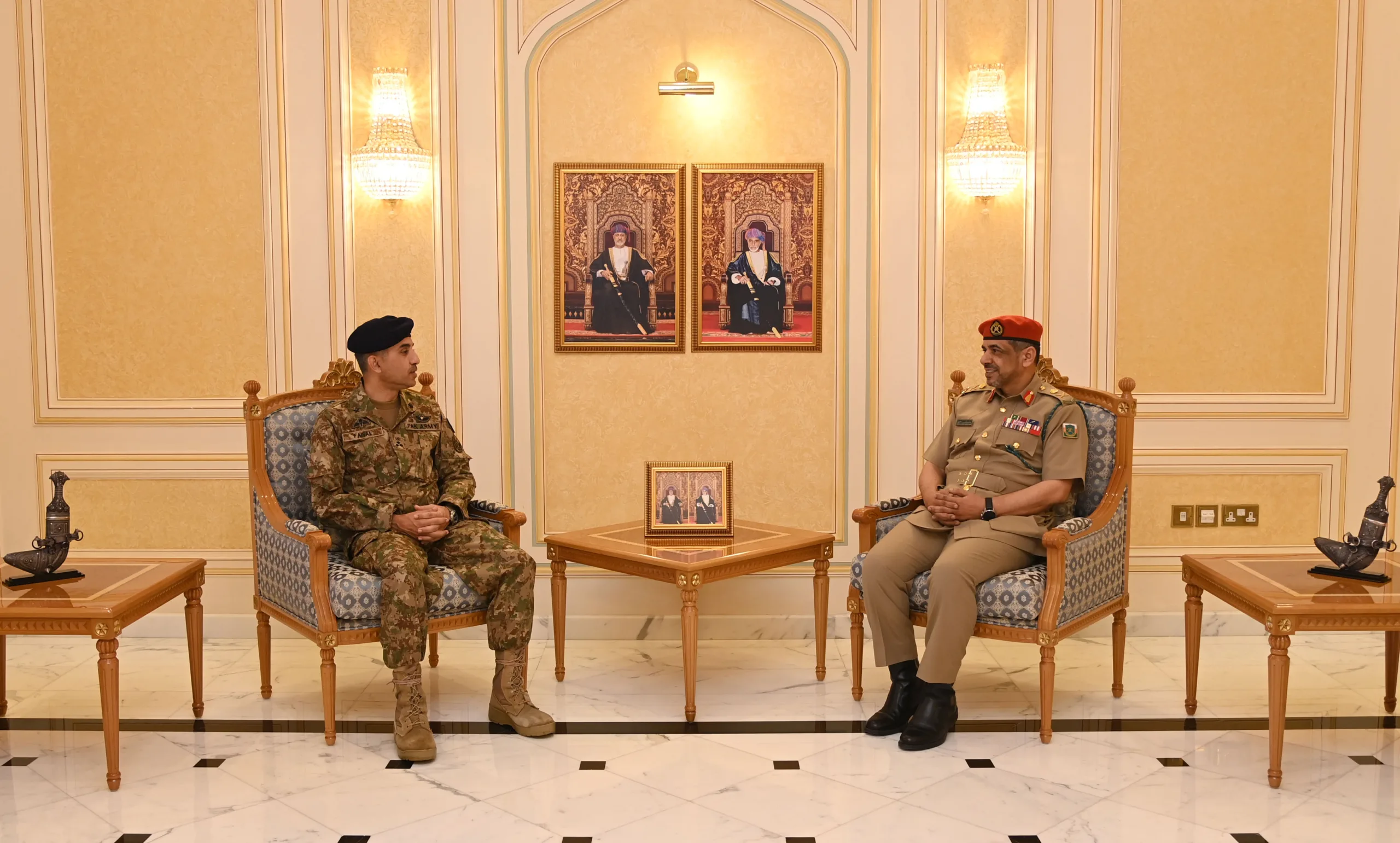 رئيسُ أكاديمية الدراسات الاستراتيجية والدفاعية يستقبل وفدًا عسكريًّا باكستانيًّا