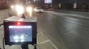 رادار المرور يسجل 1102 سيارة ت speeding بشكل مفرط خلال يوم واحد