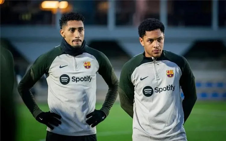 رافينها: بكاء مهاجم برشلونة في المران أثر في كثيرًا.. وفليك أعطانا درسًا بسببه