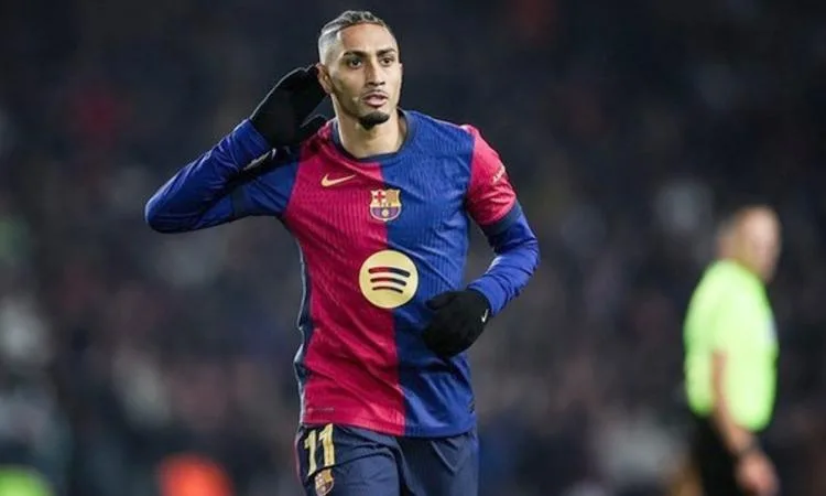 رافينيا يُجدد عقده مع برشلونة حتى عام 2028