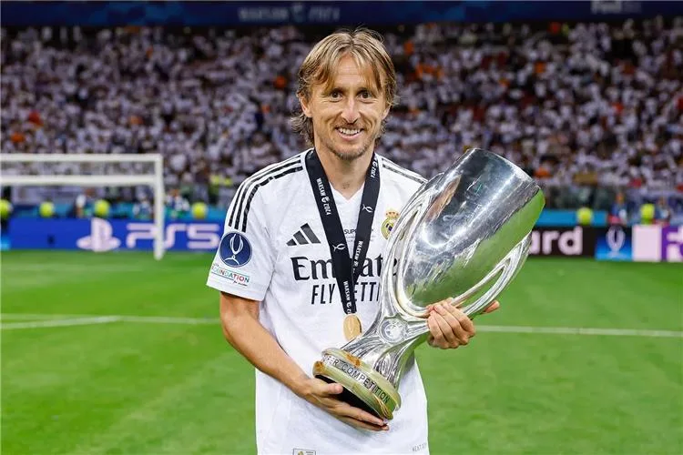 راكيتيتش: شهدت موقفًا مؤلمًا يحدث للمرة الأولى في ليلة وداع مودريتش لجمهور ريال مدريد راكيتيتش: شهدت موقفًا مؤلمًا يحدث للمرة الأولى في ليلة وداع مودريتش لجمهور ريال مدريد