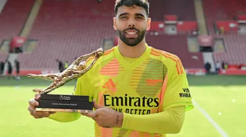 رايا يحتفظ بالقفاز الذهبي في الدوري الإنجليزي ويحقق المركز الرابع تاريخيا