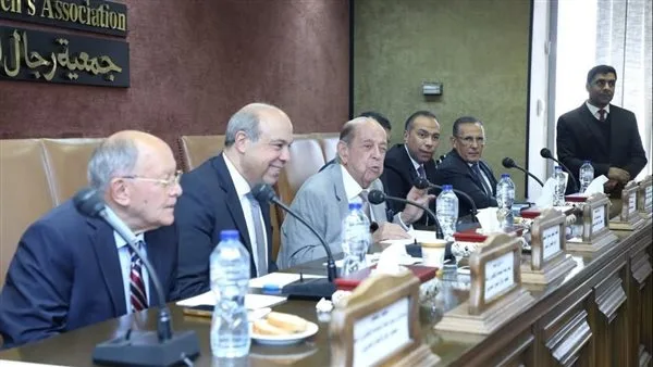 رجال الأعمال يفتحون حوارًا استراتيجيًا مع وزير الطيران المدني