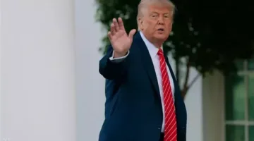 رسوم جديدة على هواتف آيفون؟ ترامب يدعو آبل للعودة إلى الولايات المتحدة