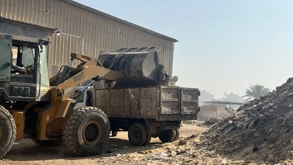 رفع 150 طن مخلفات في حملات نظافة مكبرة بنفق الكرتون وترسا وترعة الزمر بالجيزة