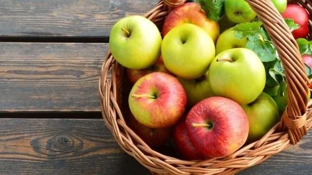 رقم 1 أهمها .. 3 أسباب لتناول تفاحة يوميا
