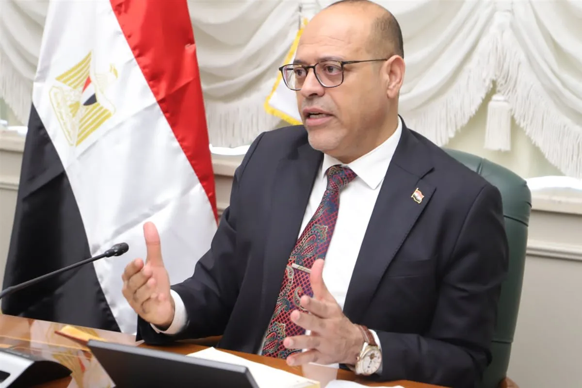 رواتب تصل إلى 4000 درهم شهريًا.. وزير العمل يعلن عن 1072 فرصة عمل في شركة مقاولات بالإمارات