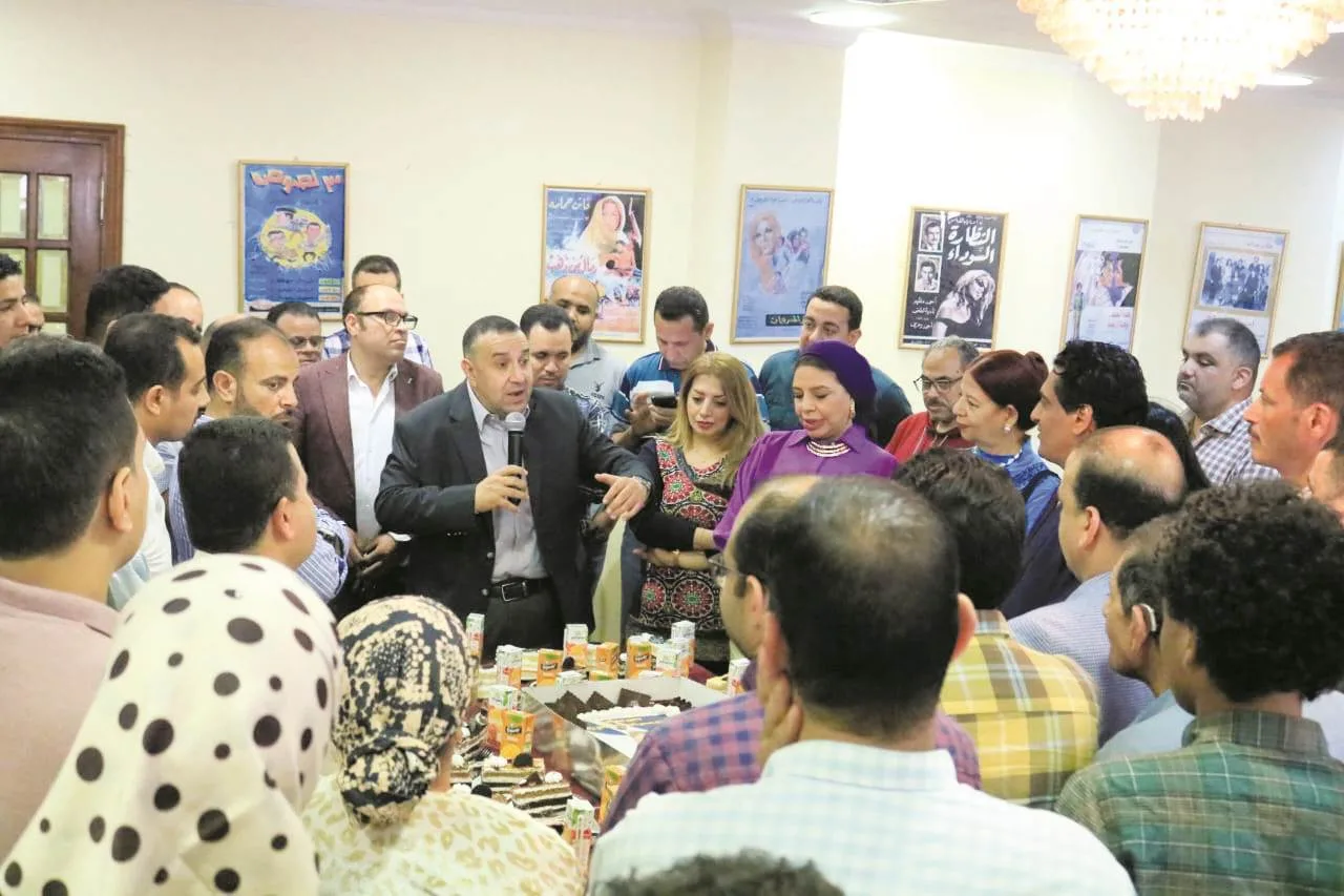 روزاليوسف تحتفل بنجاح «عبدالمجيد» باكتساح