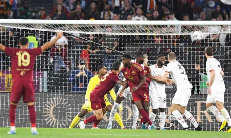روما يحقق انتصارًا كبيرًا على ميلان بثلاثة أهداف في الدوري الإيطالي روما يحقق انتصارًا كبيرًا على ميلان بثلاثة أهداف في الدوري الإيطالي
