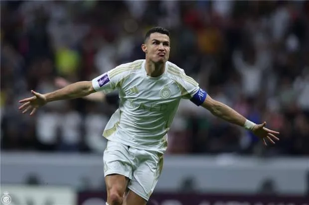 رونالدو والنادي الأهلي: هل نترقب اتفاقاً تاريخياً بين النصر السعودي قبل كأس العالم للأندية؟ رونالدو والنادي الأهلي: هل نترقب اتفاقاً تاريخياً بين النصر السعودي قبل كأس العالم للأندية؟