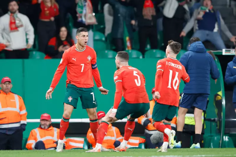 رونالدو ونجوم الهلال يتصدرون قائمة البرتغال في نصف نهائي دوري الأمم الأوروبية رونالدو ونجوم الهلال يتصدرون قائمة البرتغال في نصف نهائي دوري الأمم الأوروبية