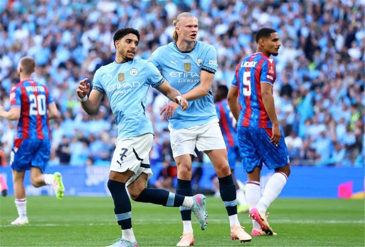 روني يفسر سبب منح هالاند ركلة جزاء لمرموش في نهائي كأس الاتحاد الإنجليزي روني يفسر سبب منح هالاند ركلة جزاء لمرموش في نهائي كأس الاتحاد الإنجليزي