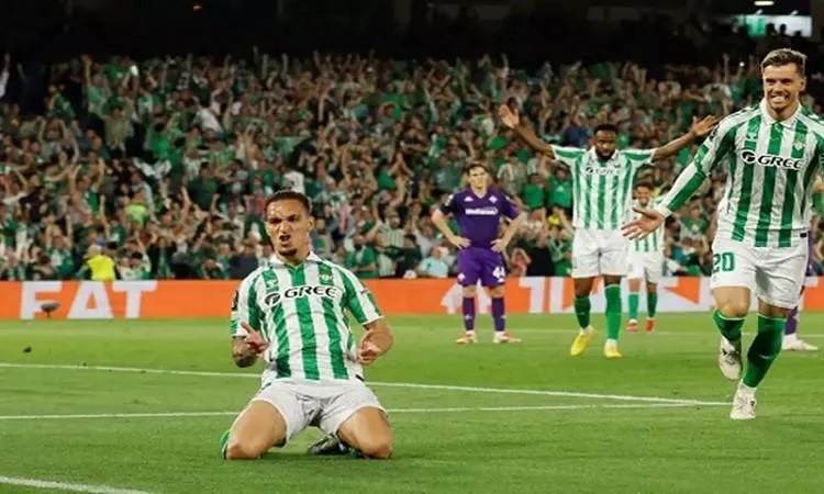 ريال بيتيس يواجه تشيلسي في نهائي دوري المؤتمر الأوروبي