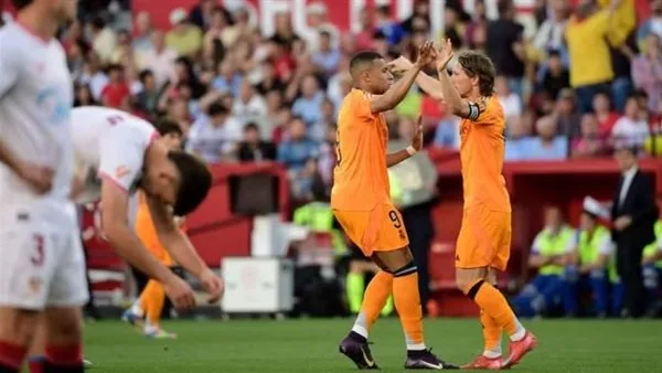 ريال مدريد يتغلب على إشبيلية في البطولة الإسبانية ريال مدريد يتغلب على إشبيلية في البطولة الإسبانية