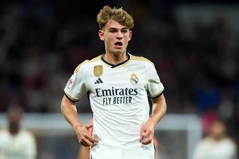 ريال مدريد يعيد نيكو باز من نادي كومو الإيطالي ريال مدريد يعيد نيكو باز من نادي كومو الإيطالي