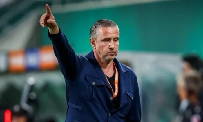 ريجيكامف: تدريب الزمالك يُعَد شرفاً عظيماً