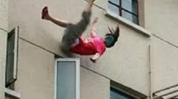 زوجة تنفي اتهامات ضد زوجها بعد ضبطه… تفاصيل سقوطها من شرفة في زفتى