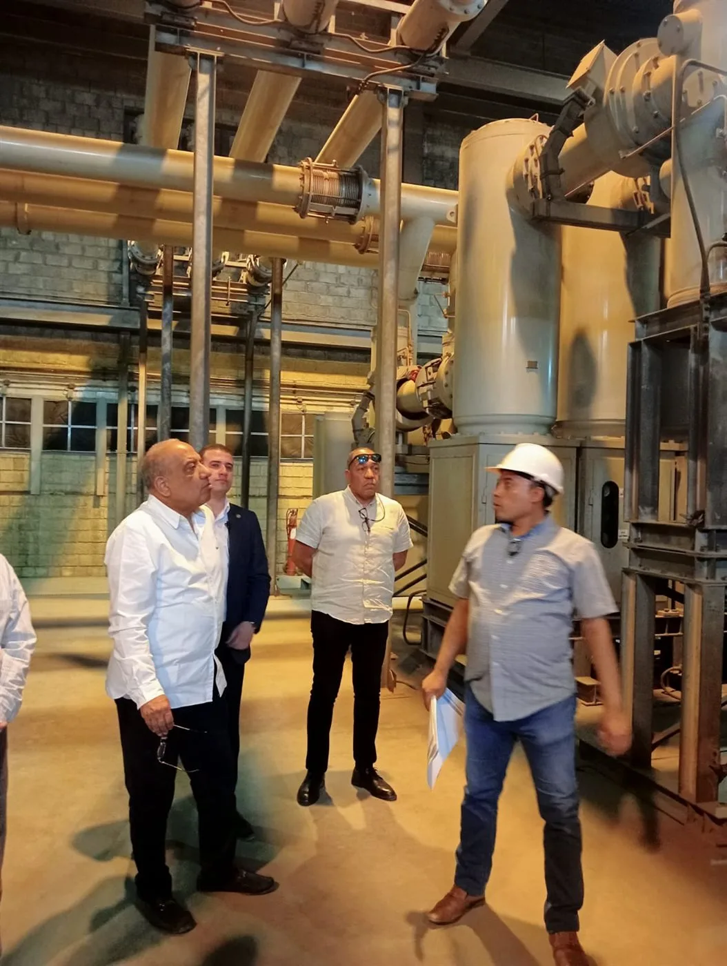 زيارة غير متوقعة لوزير الكهرباء في محطتي باسوس وشبرا الخيمة لمراقبة الأداء وضمان توفير الطاقة زيارة غير متوقعة لوزير الكهرباء في محطتي باسوس وشبرا الخيمة لمراقبة الأداء وضمان توفير الطاقة