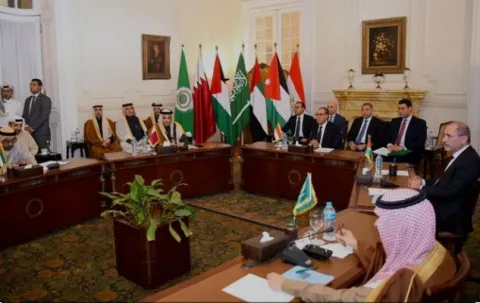 زيارة غير متوقعة: وفد عربي برئاسة وزير الخارجية السعودي يصل رام الله للاجتماع مع عباس وسط تحضيرات غير واضحة لمؤتمر “حل الدولتين” ويتساءل الكثيرون عن غايات الزيارة وما يحمل الوفد لعباس.