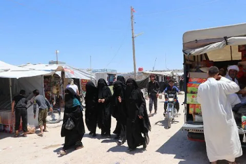 زيارة وفد سوري حكومي لمخيم الهول للمرة الأولى بعد توقيع الاتفاق بين الشرع وعبدي زيارة وفد سوري حكومي لمخيم الهول للمرة الأولى بعد توقيع الاتفاق بين الشرع وعبدي