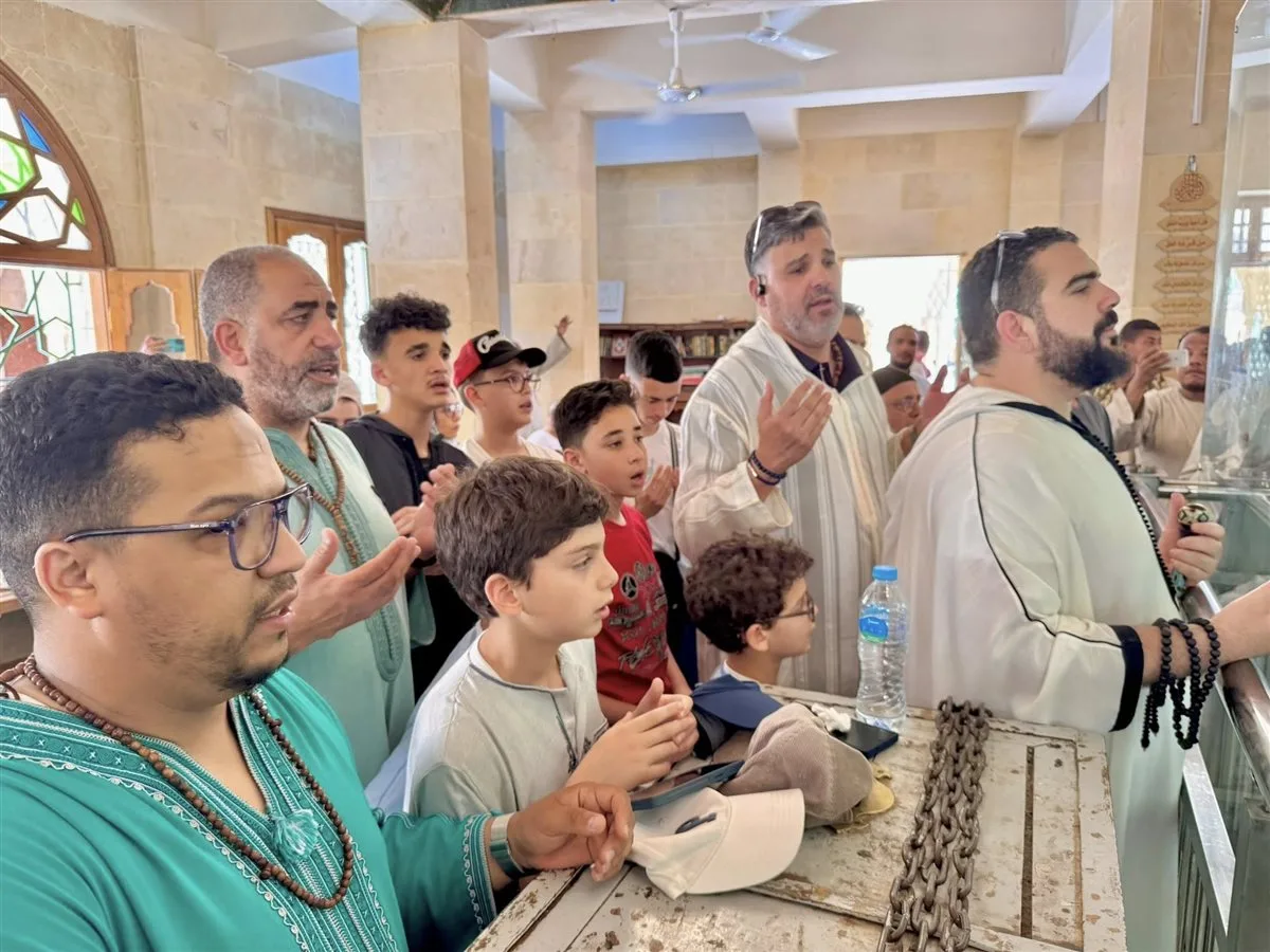 زيارة وفد صوفي مغربي لضريح القطب أبوالحسن الشاذلي في البحر الأحمر (صور) زيارة وفد صوفي مغربي لضريح القطب أبوالحسن الشاذلي في البحر الأحمر (صور)