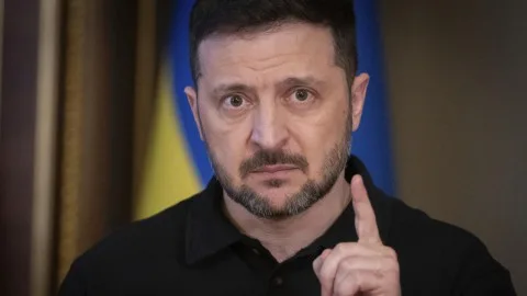 زيلينسكي يعتبر أن روسيا “بدأت تدرس” إنهاء الحرب زيلينسكي يعتبر أن روسيا “بدأت تدرس” إنهاء الحرب